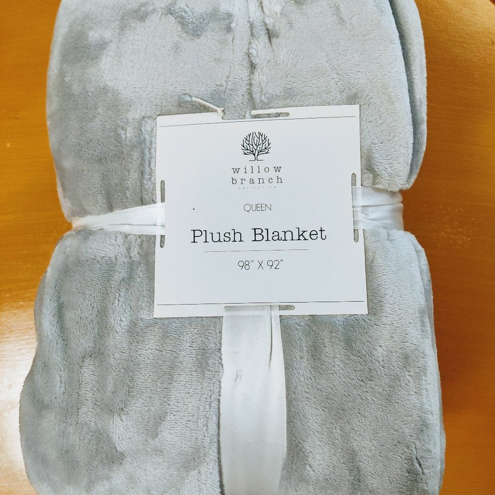 Willow Branch Queen Size (98" x 92") Plush Blanket (Gray)